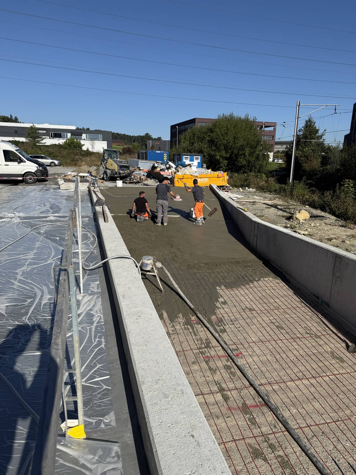 25-09-19_autorampe_betonieren_.jpg Zoom: 25-09-19_autorampe_betonieren_.jpg