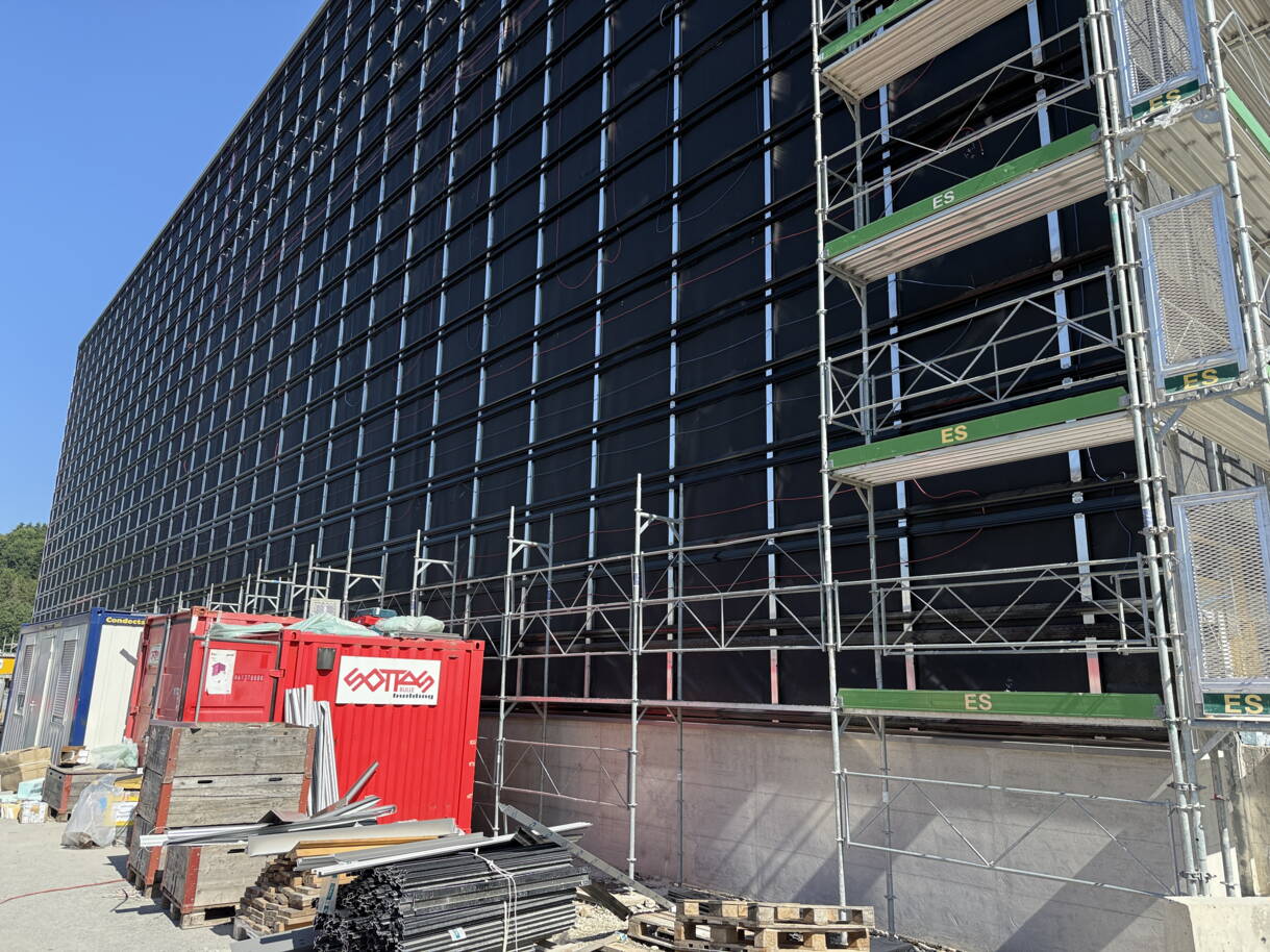 Zoom: 25-07-10_solarfassade.jpg