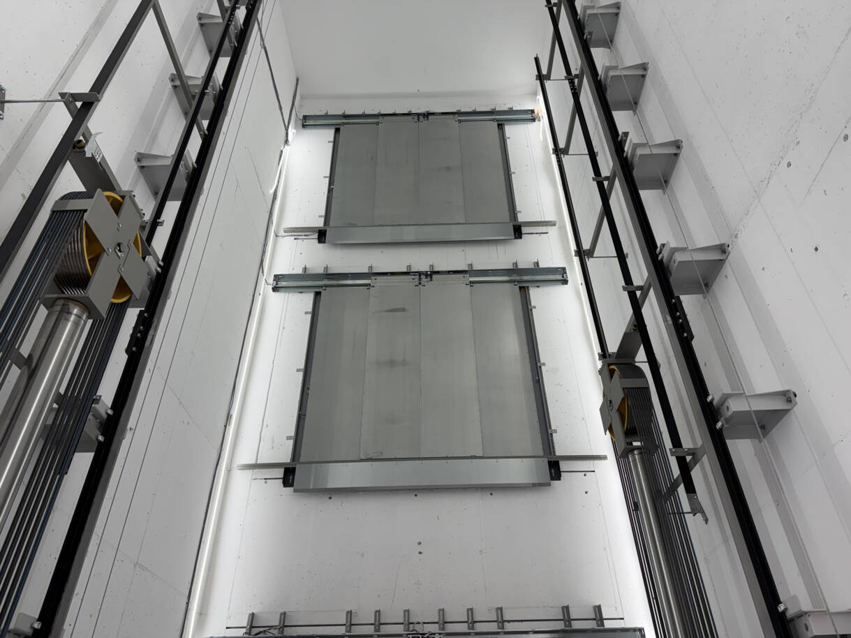 25-11-07_lift_innen.jpg Zoom: 25-11-07_lift_innen.jpg